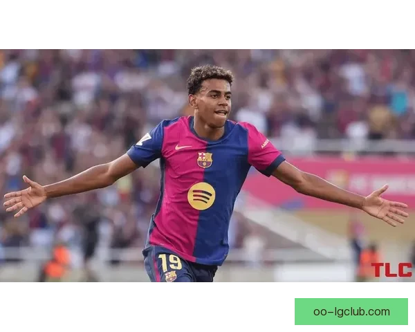 亚马尔西甲主场惊艳世界波力破马洛卡球门