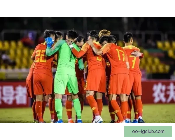 中国男足在18强赛中顽强拼搏展现不屈斗志精神